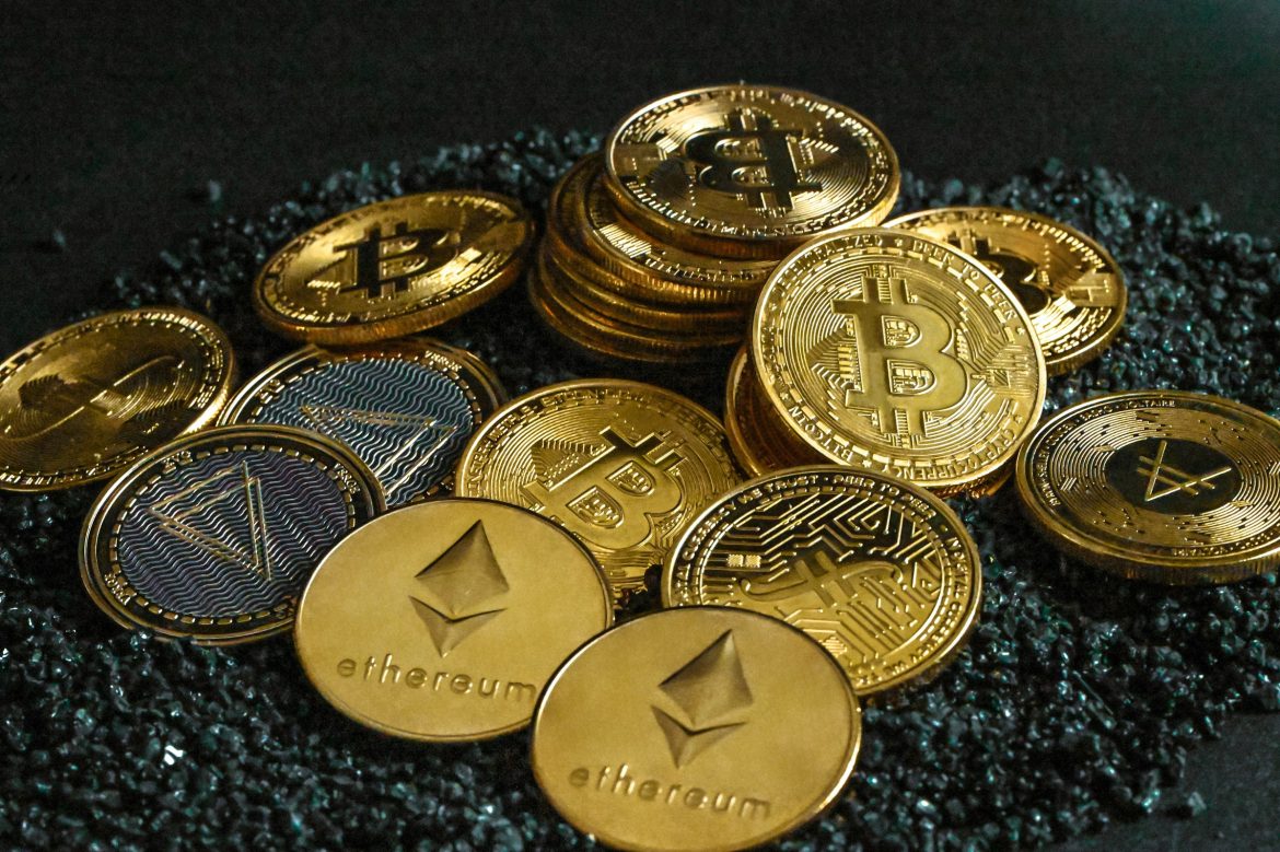 The crypto ecosystem in Latin America is constantly developing and diverse.This week, the fintech business Mercado Pago has announced the introduction of its cryptocurrency “Meli Dólar” in Chile, a stablecoin meant to track the value of the US dollar. Bolivia, on the other hand, announced that it would abandon plans to purchase fuel with cryptocurrency in the midst of an energy crisis.Mercado Pago launches Meli Dólar in Chile According to América Economía, the Mercado Pago app now has a function that enables Chilean users to use cryptocurrencies directly from their accounts. Users will be able to use the Chilean pesos in their digital accounts to buy, store, and sell Meli Dólar.As previously reported by Cointelegraph en Español, <a href="https://es.cointelegraph.com/news/mercado-pago-launches-meli-dolar-cryptocurrency-in-the-chilean-market">Chile now joins Brazil and Mexico</a> as the only Latin American countries having Mercado Pago functioning.The solution was created in collaboration with Ripio, a business that specialises in cryptocurrency services.Matías Spagui, Senior Director of Mercado Pago, stressed the significance of this launch, noting, “The US dollar is a reliable store of value globally, one of the most stable currencies, and a simple way to preserve wealth amid general uncertainty.” Bolivia discards its plans to purchase fuel with cryptocurrencies YPFB has reaffirmed its commitment to maintaining a consistent fuel supply throughout the country. According to the Agencia Boliviana de Noticias, the state-owned oil corporation stated on April 15 that the purchase of gasoline, diesel, and LPG will be supported by its resources and transfers from the Ministry of Economy and Public Finance. YPFB reiterated that it has no plans to use crypto assets for these transactions, underlining that its whole supply strategy is based on domestic funding and government assistance.Despite considering the use of cryptocurrency to import gasoline as a backup plan due to delays in gaining credit clearances from the Plurinational Legislative Assembly, YPFB stated that it had upgraded its logistics for delivering liquid fuels since March. This endeavour intends to ensure a consistent supply of gasoline, diesel, and LPG for the Bolivian people, despite current financial issues affecting the country’s economy.Coinbase joins the Argentine fintech chamberCoinbase has officially joined the Argentine Fintech Chamber, hoping to strengthen its ties to the local sector. The latest move strengthens Coinbase’s presence in Argentina and demonstrates the company’s commitment to supporting local fintech ventures.Coinbase’s Country Manager in Argentina, Matías Alberti, stressed the importance of this cooperation, noting that being part of the Argentine Fintech Chamber allows us to participate in dialogue and collaborative spaces that are key to the industry’s growth.He added that Coinbase wants to share its worldwide expertise while learning from local talent to help create an ecosystem that is considered strategic for the region’s future. Mariano Biocca, Executive Director of the Argentine Fintech Chamber, praised Coinbase’s cooperation, stating that their international knowledge will benefit the community.The post <a href="https://invezz.com/news/2025/04/19/latam-crypto-news-meli-dolar-debuts-in-chile-and-bolivia-quits-its-plan-to-buy-fuel-with-cryptocurrency/">LATAM crypto news: Meli Dólar debuts in Chile, and Bolivia quits its plan to buy fuel with cryptocurrency</a> appeared first on <a href="https://invezz.com/">Invezz</a> LATAM crypto news: Meli Dólar debuts in Chile, and Bolivia quits its plan to buy fuel with cryptocurrency